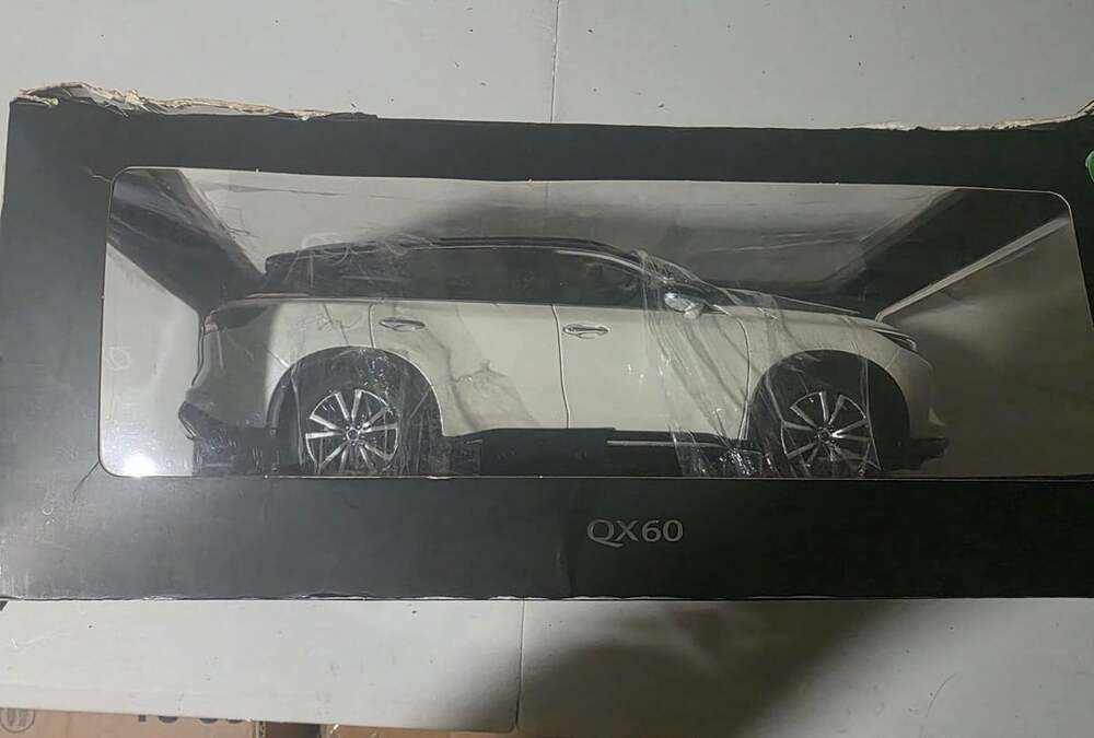 Infiniti QX60 Diecast Model Car White 1/18 Scale